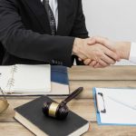 Как юрист по банкротству физических лиц помогает списать долги законно